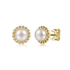 Bujukan Pearl Studs